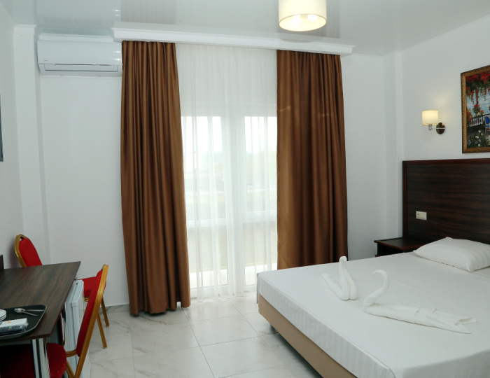 Номер комфорт улучшенный с 1 двуспальной кроватью - Гостиница Samson / Самсон Сухум